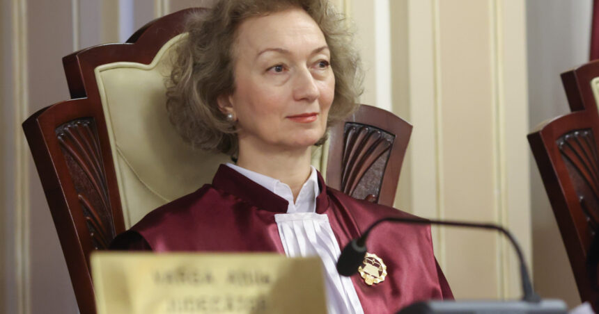 news alert curtea constitutionala are un nou presedinte simina tanasescu e prima femeie care va conduce institutia 687383090176b