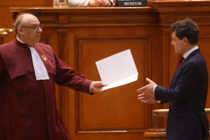 nicusor dan a contestat la ccr legea privind propaganda legionara aur sos si pot sesizasera curtea pentru aceeasi lege 686fe59ae0255