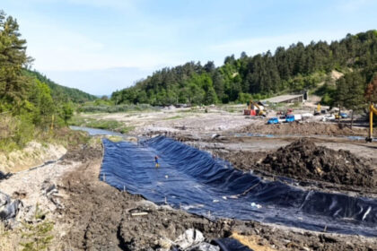 noua motopompe actioneaza in zona praid pentru ca apa sa nu ajunga la santierul de deviere a paraului corund 686ff81e004d0