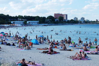 noua teapa de pe litoral domnisoare care pretind ca nu isi pot achita cazarea va pot lasa fara bani 6885e2a98b244