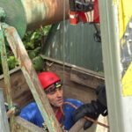 o catelusa si puiul ei au fost salvati dintr o fantana adanca de 12 15 metri in judetul tulcea 687fbbea809ef