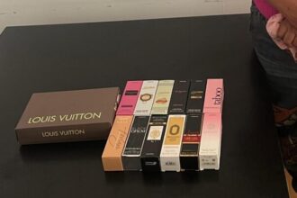 o femeie vindea parfumuri contrafacute in parcarea unui hotel din neptun au intervenit jandarmii 688347311cb5b