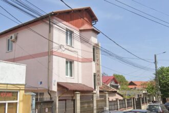 o pensiune din mangalia alcatuita din doua vile este scoasa la vanzare pentru 500 000 de euro afla cine este proprietarul 6879be5b3effb