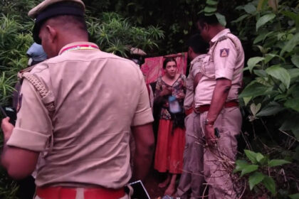 o rusoaica a fost gasita impreuna cu fiicele ei intr o pestera din india in mijlocul unei jungle pline de serpi cum au ajuns acolo 6879cdde0c5a2