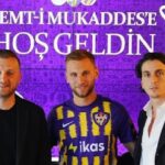 oficial denis dragus a semnat fotbalistul prezentat in mare stil experimentatul atacant roman 687a66cf63363