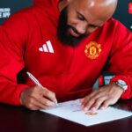 oficial manchester united si a prezentat transferul de 81 000 000e 687f3eb397752