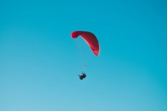 parasutist grav ranit la aterizare la aeroportul tuzla 6872d881cf6a0