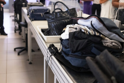 pasagerii nu se vor mai descalta la controalele de securitate din aeroporturile americane la 20 de ani de la implementarea regulii 6872763a0b167