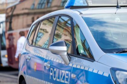 patru pasageri au fost raniti de un barbat inarmat cu un topor intr un tren care mergea de la hamburg la viena 6866b9a936404