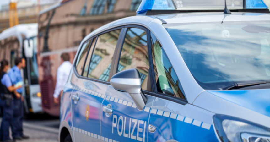 patru pasageri au fost raniti de un barbat inarmat cu un topor intr un tren care mergea de la hamburg la viena 6866b9a936404
