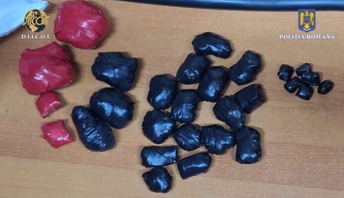 persoana de 19 ani retinuta de anchetatorii constanteni pentru trafic de droguri de mare risc 6888ddcd2b490