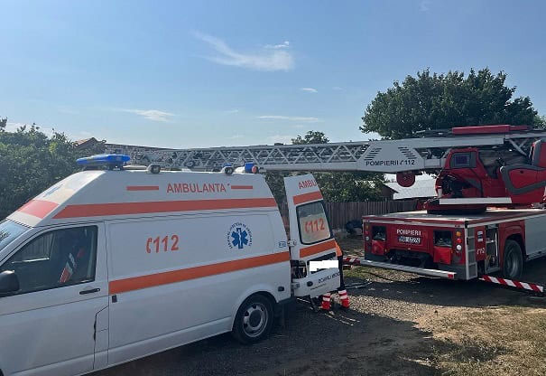 persoana salvata de pompierii ialomiteni dintr o fantana adanca de aproximativ 15 metri 687f7217d6e00