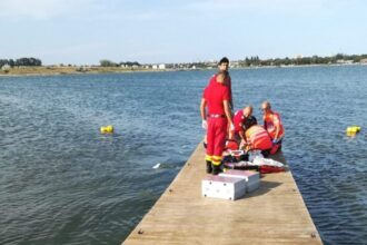 persoana scoasa inconstienta din apa la techirghiol in zona bailor reci 688b3b2612774