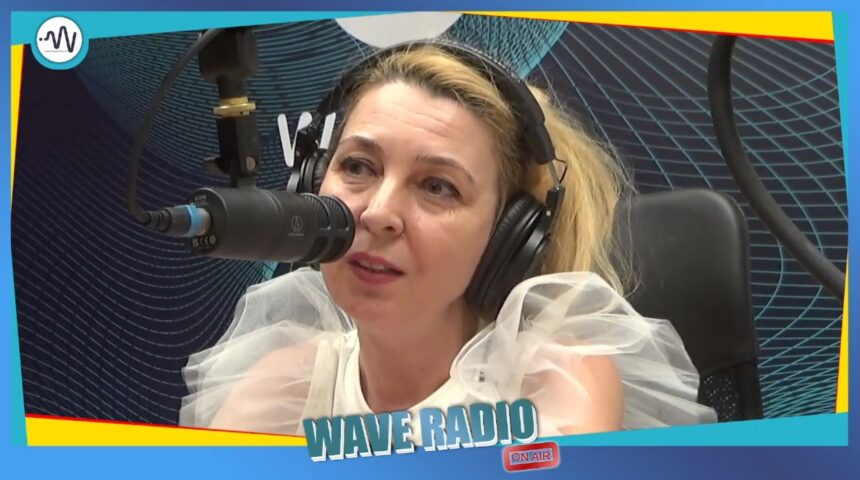 poeta amelia stanescu despre singuratati de imprumut la wave radio video 6876de3b88a00
