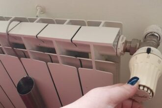 pretul energiei termice pentru iarna 2025 2026 in dezbatere scumpiri semnificative la productie incertitudine pentru populatie 688804ac1e47e