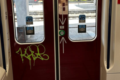 primul tren electric nou din romania vandalizat ministerul transporturilor confortul depinde si de gradul de civilizatie 6870009a6f0cd