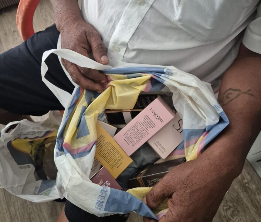prins in flagrant vindea parfumuri false in fata unui hotel din eforie nord 686e4b5b421bb
