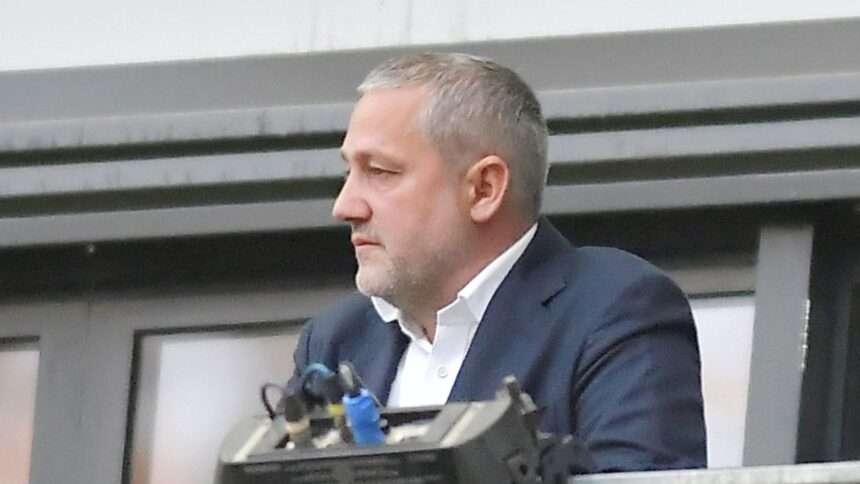 rotaru a umplut cosul cu transferuri si il ironizeaza pe radoi sper sa nu vorbeasca singur 686c2b74e764e