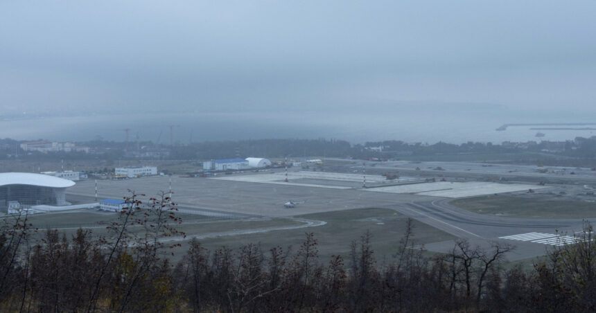 rusia redeschide un aeroport strategic de la marea neagra care a fost inchis dupa declansarea ofensivei in ucraina 686edea771b7e