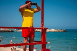 salvamarii din eforie nord mesaj pentru turisti atentie am arborat steagul galben 687f98f6189ba