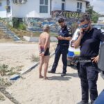 scandal pe plaja in eforie un turist a fost amendat dupa ce s a luat la harta cu salvamarii 688765f9cf5a3