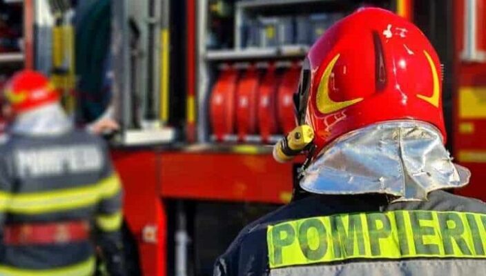 scurtcircuit la un transformator electric urmat de un incendiu de vegetatie uscata in constanta 687ce994c807e