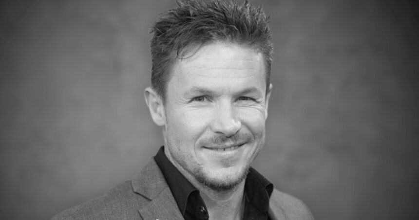 spectacol aerian privat in onoarea celebrului sportiv felix baumgartner inainte ca acesta sa fie inmormantat in austria 688a55d46e968