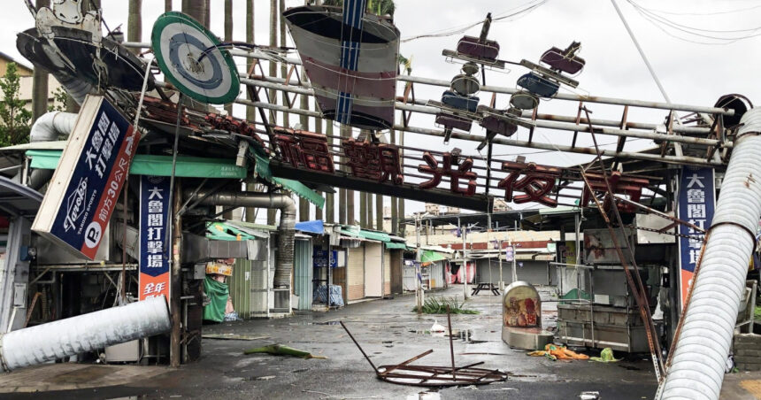 taifunul danas a facut ravagii in taiwan doua persoane au murit si alte aproape 500 au fost ranite 686bbc8d28a39
