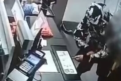 tanar arestat in capitala dupa ce a furat alimente dintr un magazin iar apoi a revenit ca sa sustraga bani din casa de marcat 6875488ef09b3