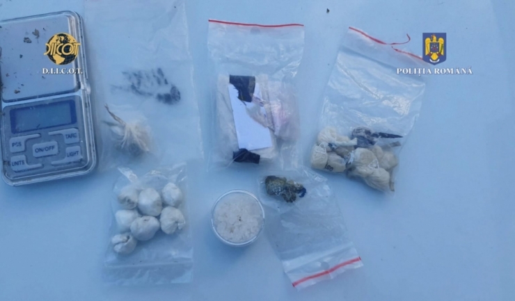 tanar de 21 de ani arestat la constanta pentru trafic de droguri avea in autoturism cocaina 688758cb7262c