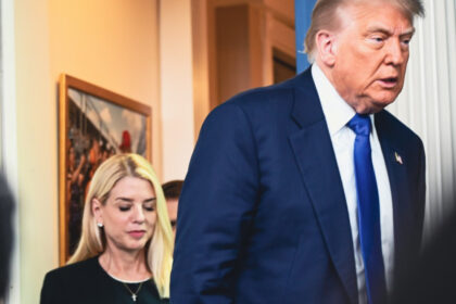 trump ii ia apararea procurorului general pam bondi in scandalul epstein suntem o echipa maga si nu mi place ce se intampla 68735084c2465