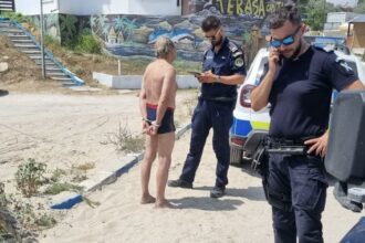 turist din bucuresti incatusat de politisti pe o plaja din eforie a ignorat steagul rosu arborat de salvamari 6887b89be3428