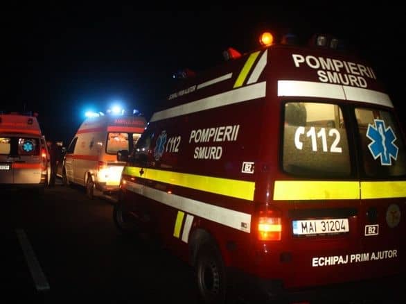 un autoturism s a rasturnat intre pecineaga si dulcesti doi barbati au ajuns la spital 686f82d11de81