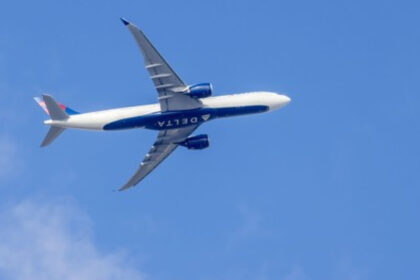 un avion de pasageri a executat o manevra agresiva pentru a evita coliziunea cu un bombardier b 52 mesajul transmis de pilot 687e20ea49656