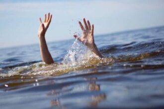 un barbat a murit dupa ce a fost scos inconstient din mare in statiunea 2 mai 687253312b93e