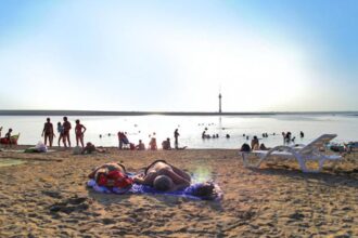 un barbat se lupta intre viata si moarte dupa ce a fost scos inconstient din lacul techirghiol 6873ad40ec255