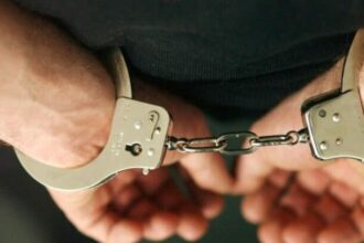 un sofer beat a fost arestat dupa ce a provocat un accident rutier si a lovit un politist pe dn39 68862da156709