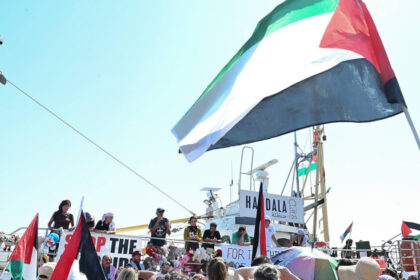 un vas cu ajutor umanitar se indreapta spre gaza sfidand blocada israelului echipajul ameninta cu greva foamei daca nava e oprita 6885346bf022d