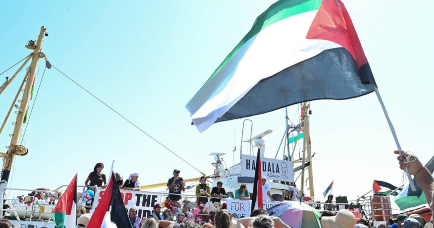 un vas cu ajutor umanitar se indreapta spre gaza sfidand blocada israelului echipajul ameninta cu greva foamei daca nava e oprita 6885346bf022d