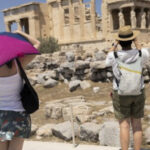 val de canicula in grecia temperaturile pot atinge 43 de grade celsius autoritatile au suspendat munca in aer liber 687f7c1a235d7