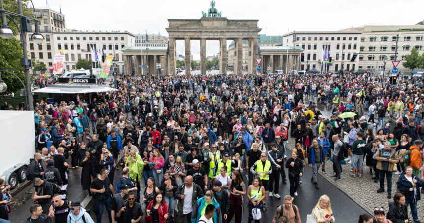 val de intoxicatii la parada rave the planet in berlin 69 spitalizati 13 in stare critica aproape 400 au primit ingrijiri medicale 687509dcaf20f