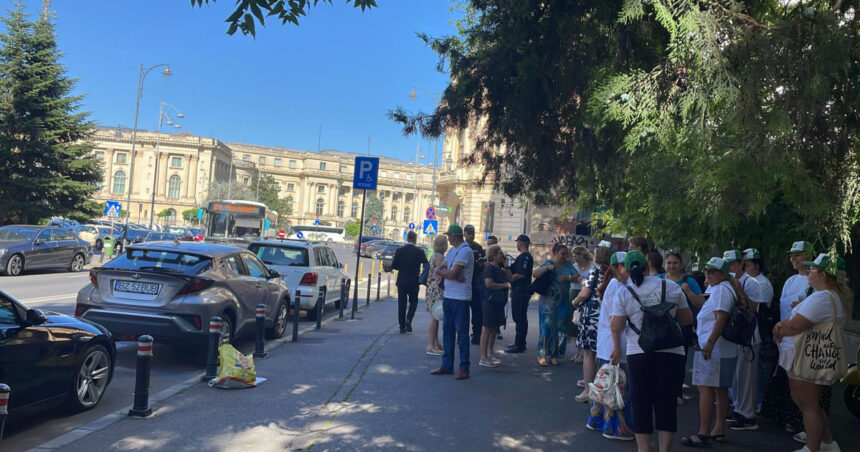 video a 4 a zi de proteste copiii si batranii din grija noastra sunt si responsabilitatea voastra spun angajatii din asistenta sociala 686647ea276df