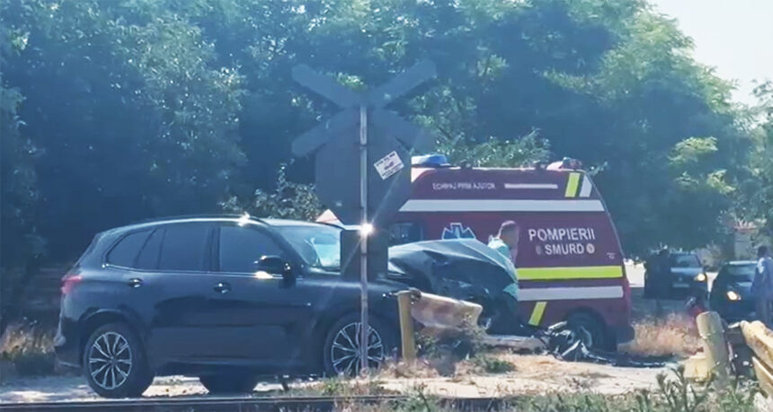 video accident feroviar spectaculos la tuzla un tren a acrosat o masina 686bcb52e2c69