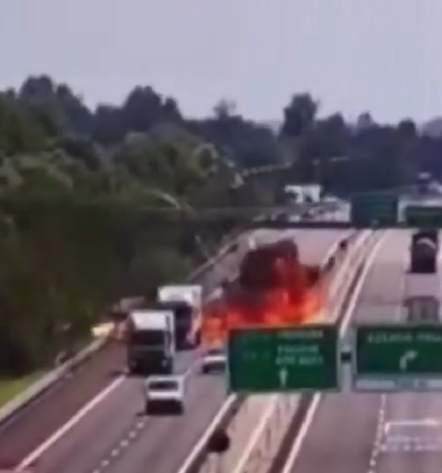 video accident mortal un avion ultrausor s a prabusit pe soseaua de centura din brescia 688122b2b0b78