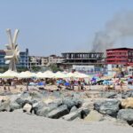 video alerta in costinesti un incendiu de vegetatie uscata vizibil de pe plaja ce spun pompierii 6884a5123a177
