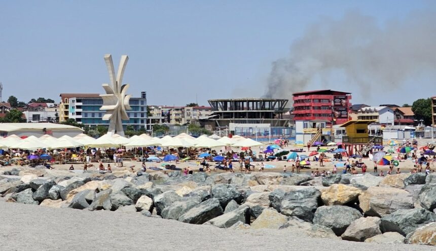 video alerta in costinesti un incendiu de vegetatie uscata vizibil de pe plaja ce spun pompierii 6884a5123a177
