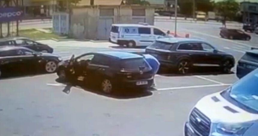 video alerta in judetul bacau dupa ce doi barbati au incercat sa bage o femeie cu forta intr un autoturism 686d339a4f002