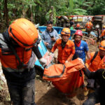 video alunecarile de teren fac ravagii in indonezia trei morti si opt raniti in provincia java de vest 686aa57715dbf