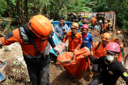 video alunecarile de teren fac ravagii in indonezia trei morti si opt raniti in provincia java de vest 686aa57715dbf