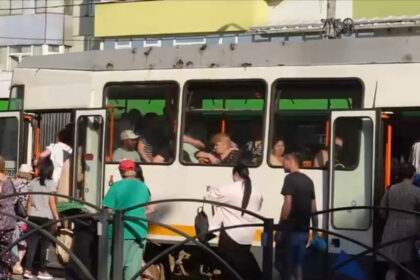 video angajatii stb nemultumiti de masurile de austeritate si lipsurile din transportul public sindicalistii iau in considerare greva 686c1a7412dac